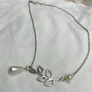 Simple silver necklace